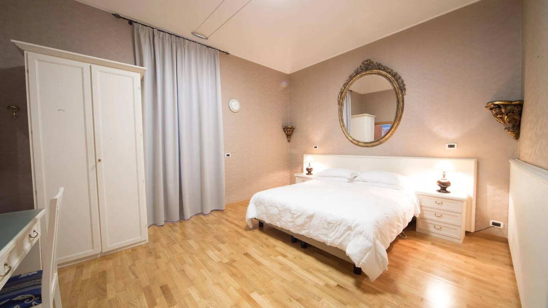Hotel Globo Suite-Correnti Hotels Sanremo 3*,  Italia